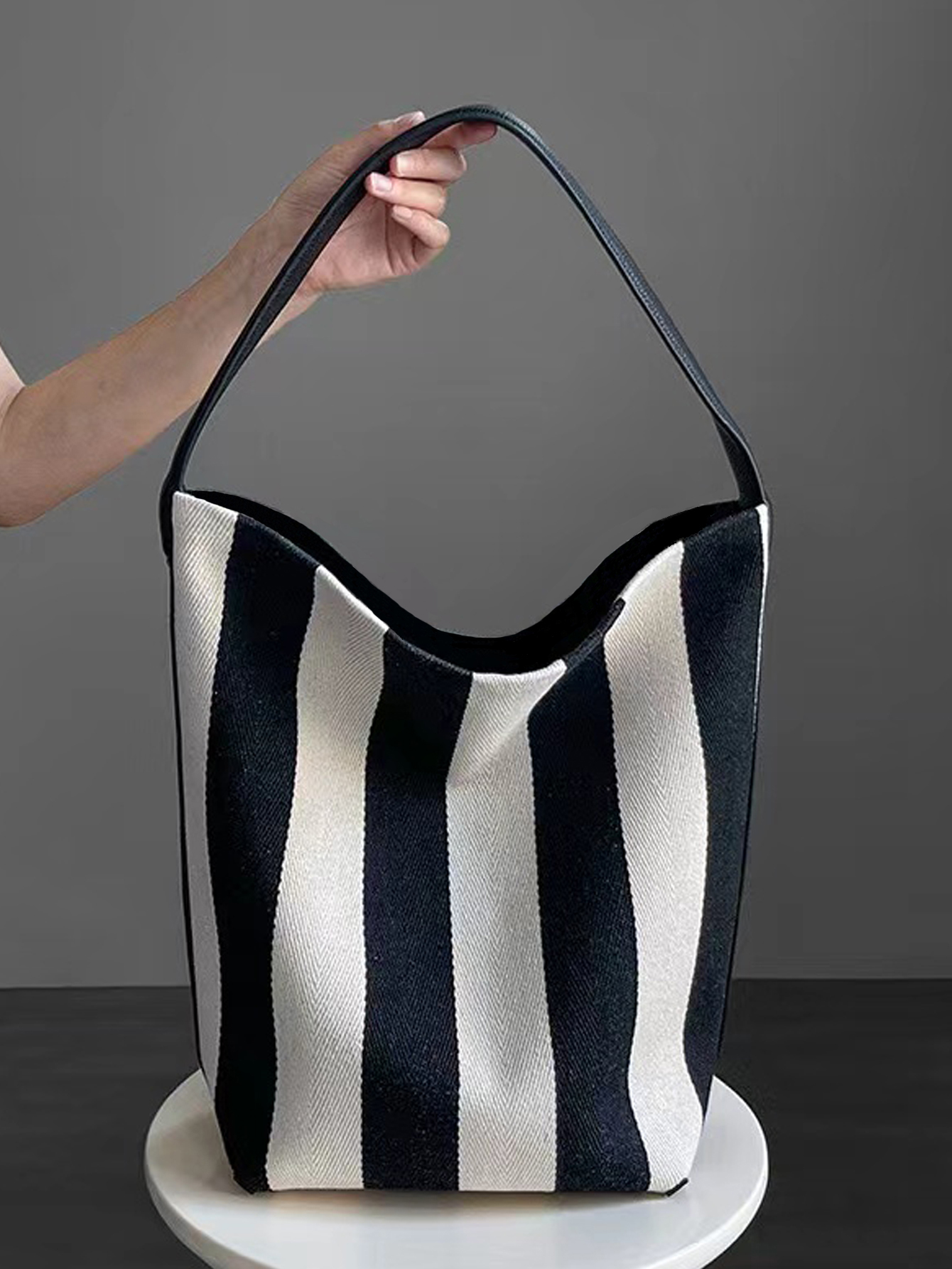 Niche striped canvas bucket ba - Women Bags Prada recension och pris